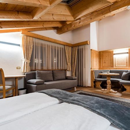 Garni Hotel Rosengarten B&B Selva di Val Gardena Exterior foto