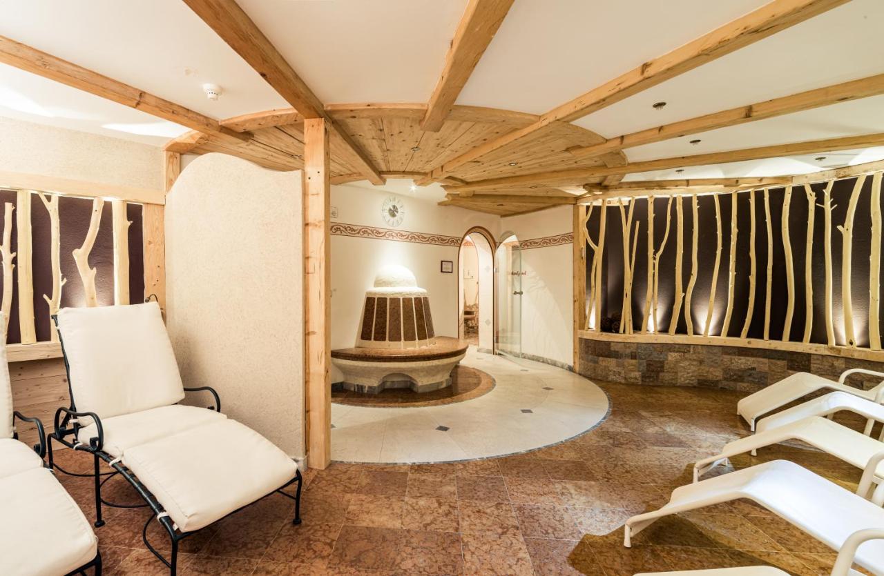 Garni Hotel Rosengarten B&B Selva di Val Gardena Exterior foto