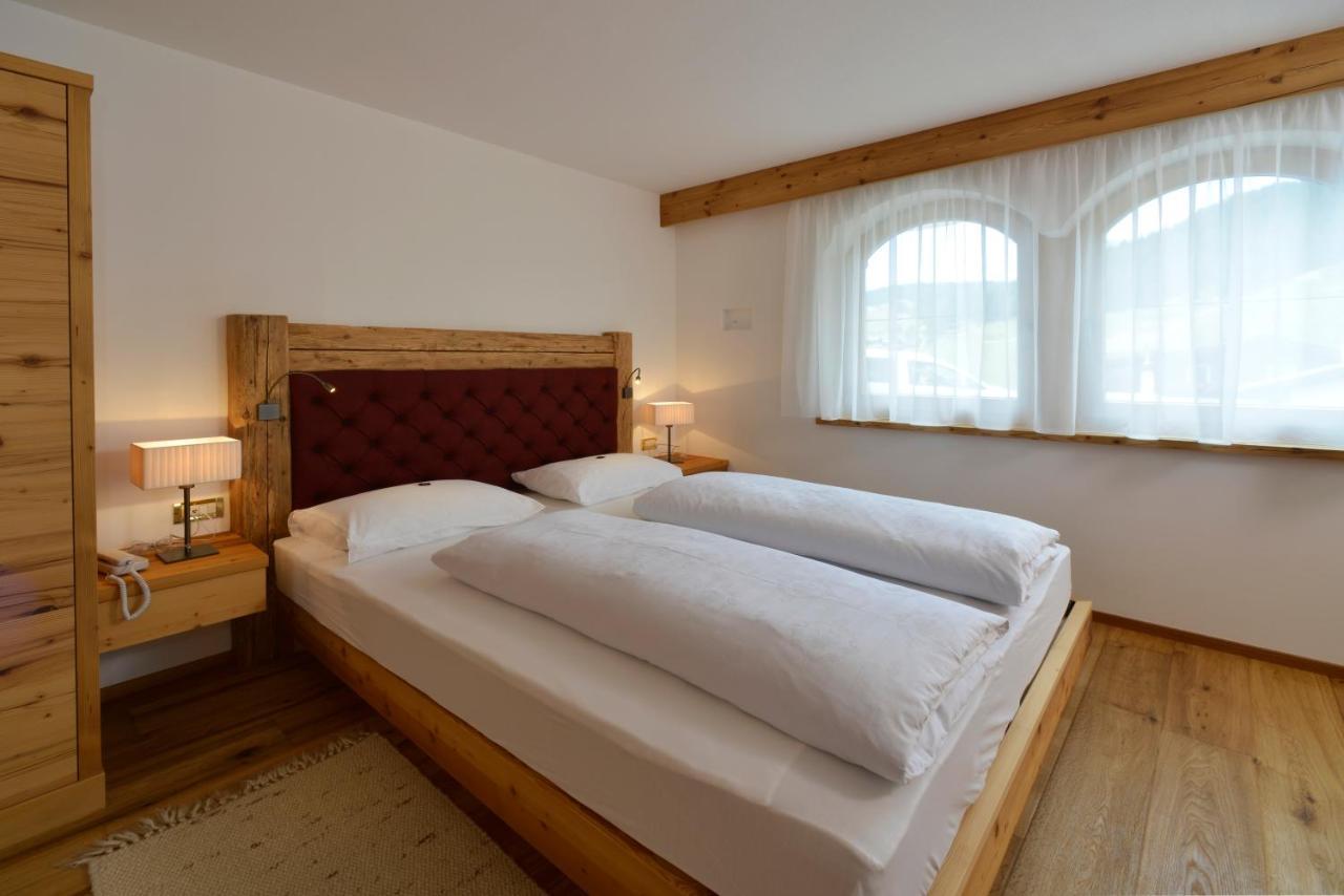 Garni Hotel Rosengarten B&B Selva di Val Gardena Exterior foto