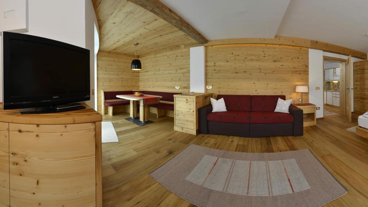 Garni Hotel Rosengarten B&B Selva di Val Gardena Exterior foto