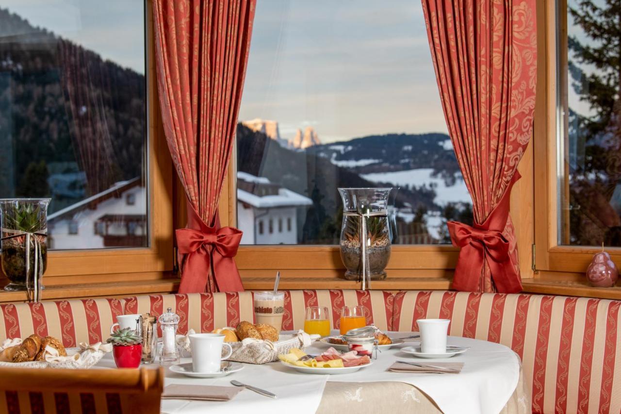 Garni Hotel Rosengarten B&B Selva di Val Gardena Exterior foto