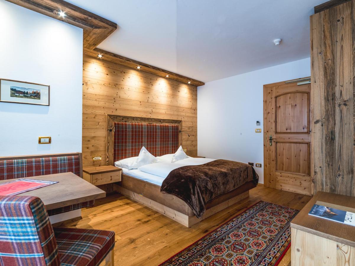 Garni Hotel Rosengarten B&B Selva di Val Gardena Exterior foto