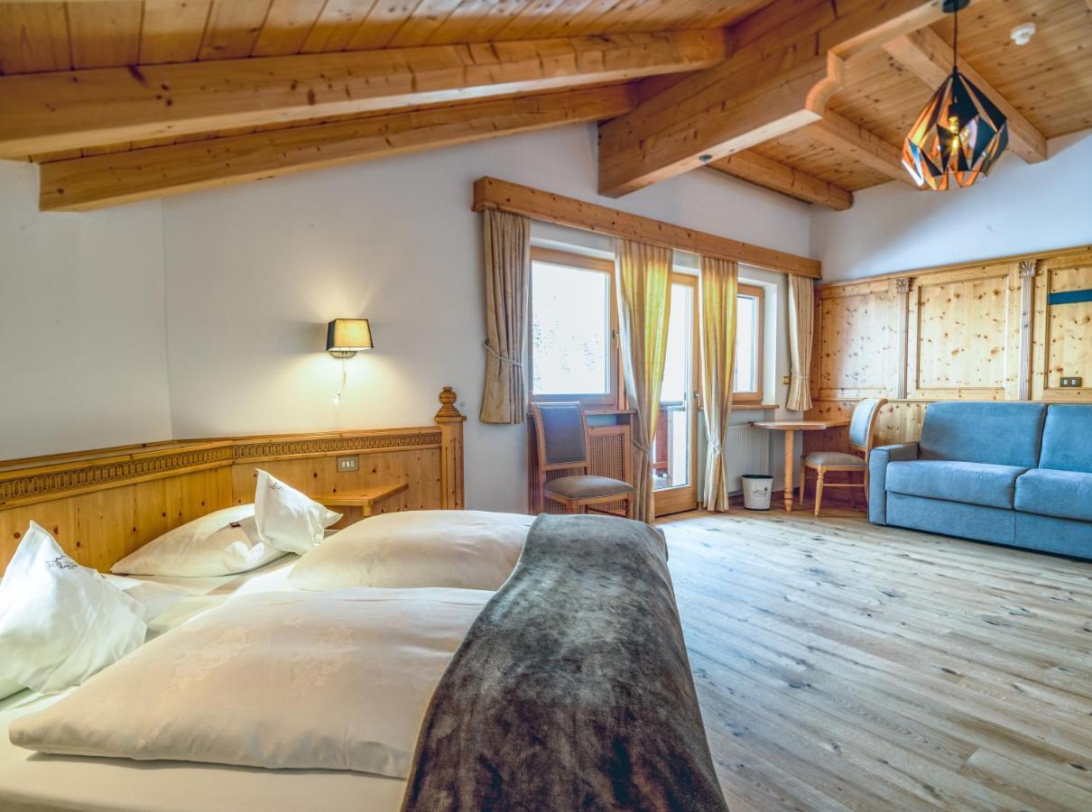 Garni Hotel Rosengarten B&B Selva di Val Gardena Exterior foto