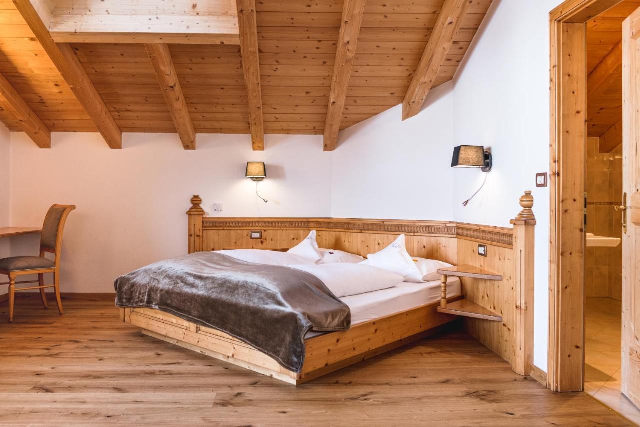 Garni Hotel Rosengarten B&B Selva di Val Gardena Exterior foto