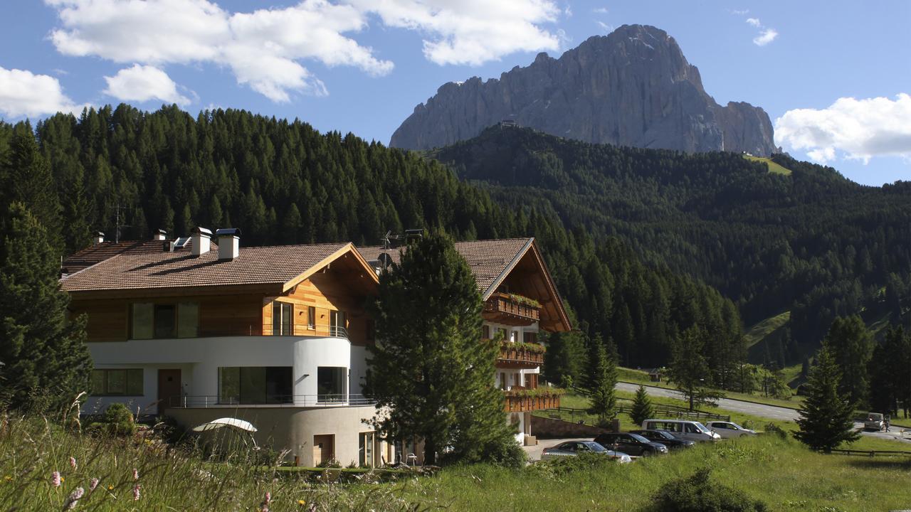 Garni Hotel Rosengarten B&B Selva di Val Gardena Exterior foto