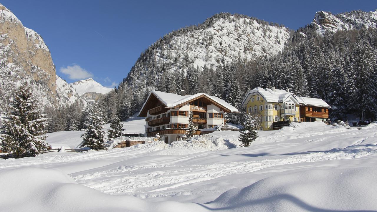 Garni Hotel Rosengarten B&B Selva di Val Gardena Exterior foto