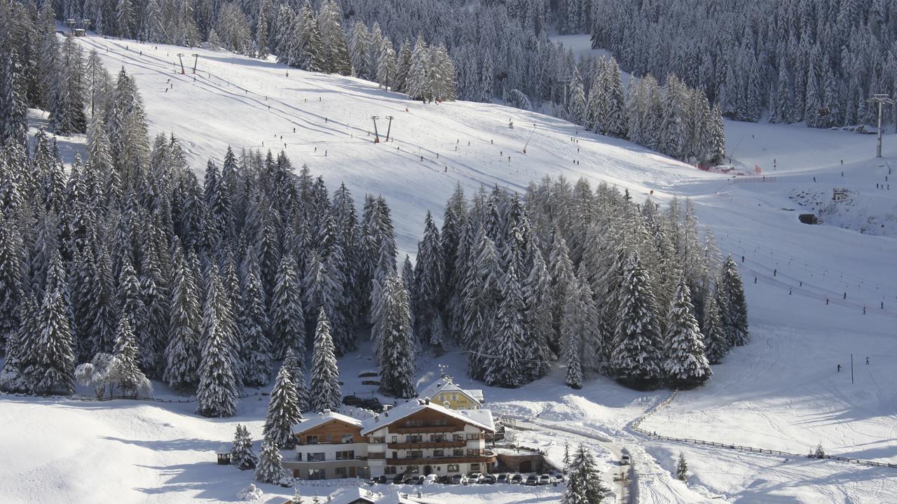 Garni Hotel Rosengarten B&B Selva di Val Gardena Exterior foto