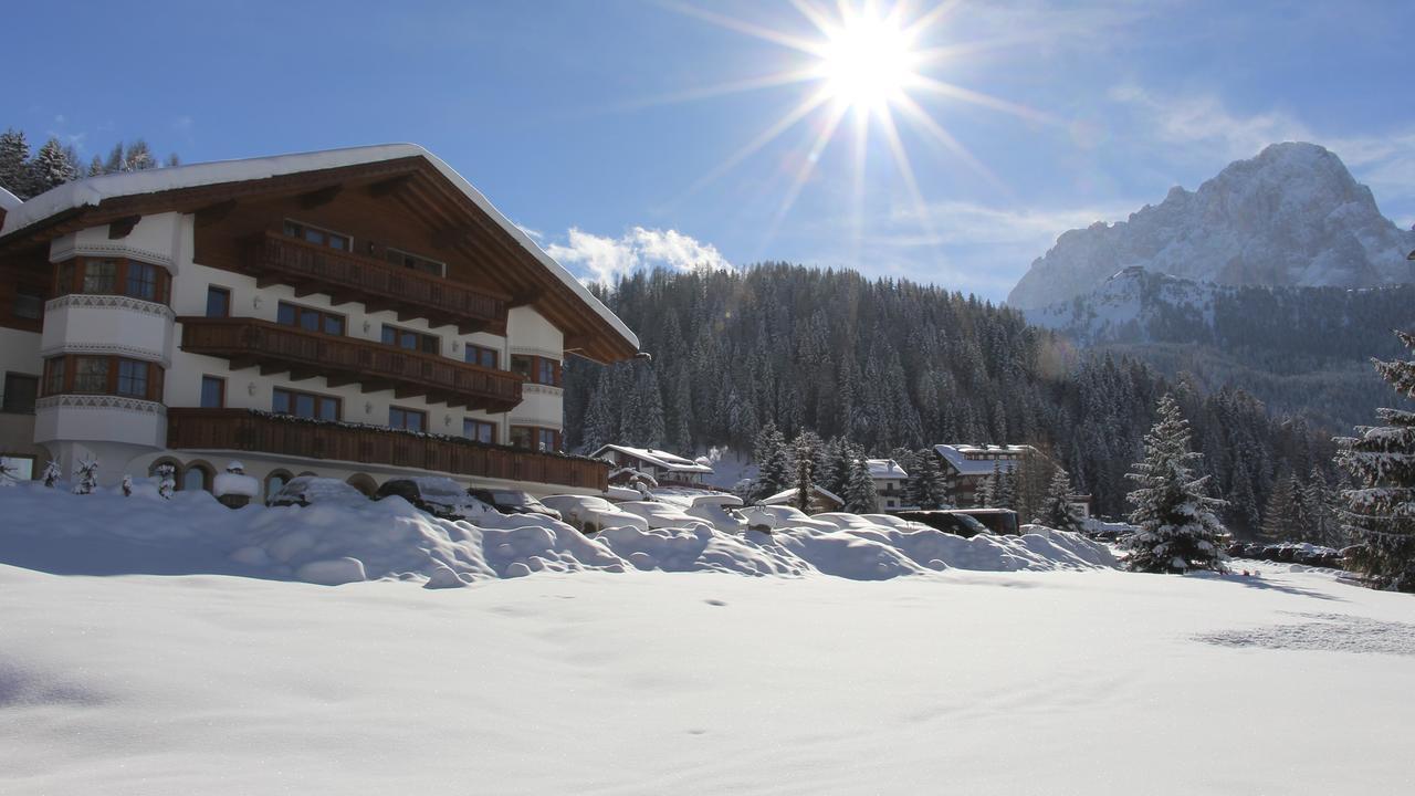 Garni Hotel Rosengarten B&B Selva di Val Gardena Exterior foto
